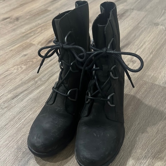Sorel Black Lace Up Boots - Picture 1 of 5